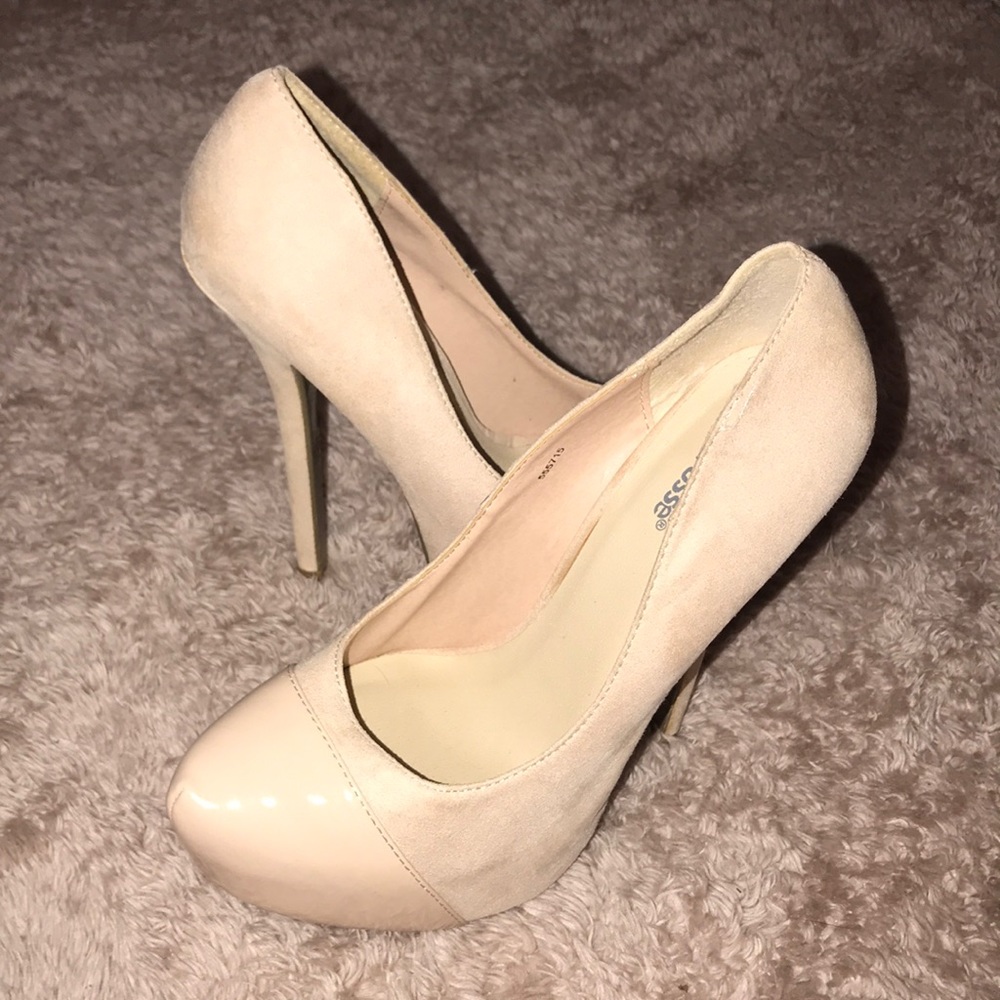 Heels - Picture 3 of 4